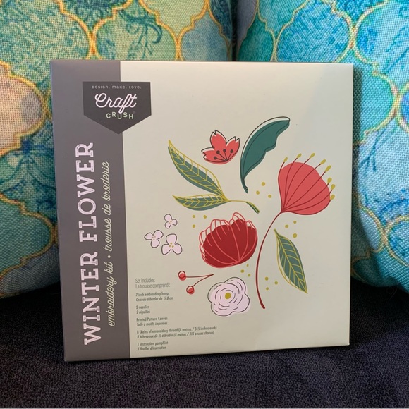 Winter Flower Embroidery Kit NEW - Picture 1 of 7